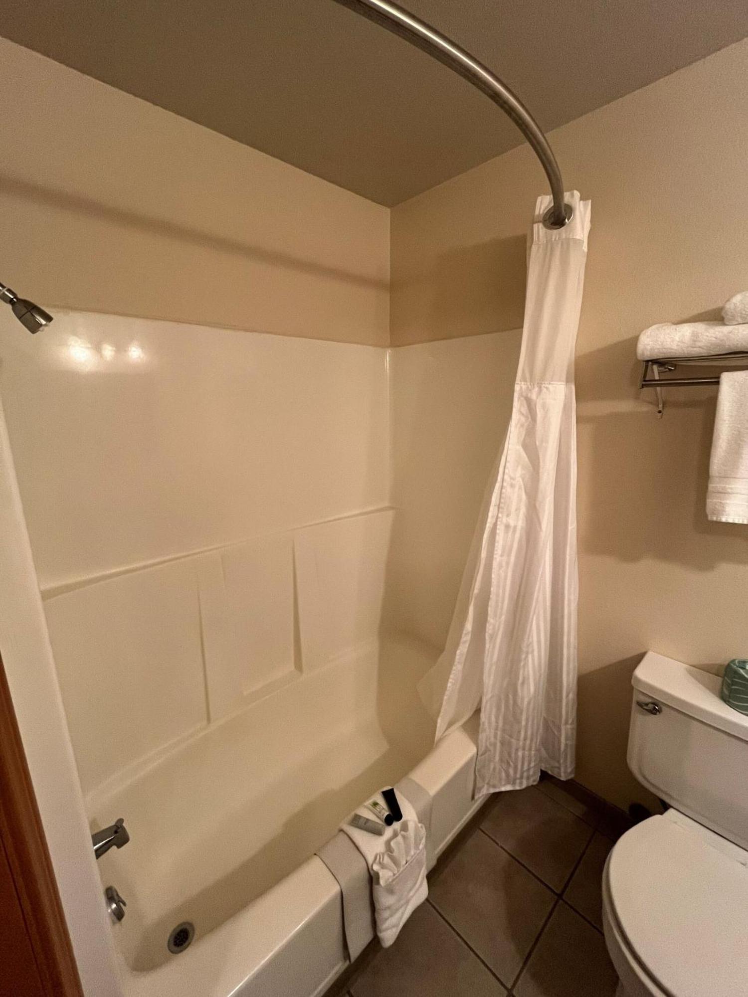 Seasons Motel 3*