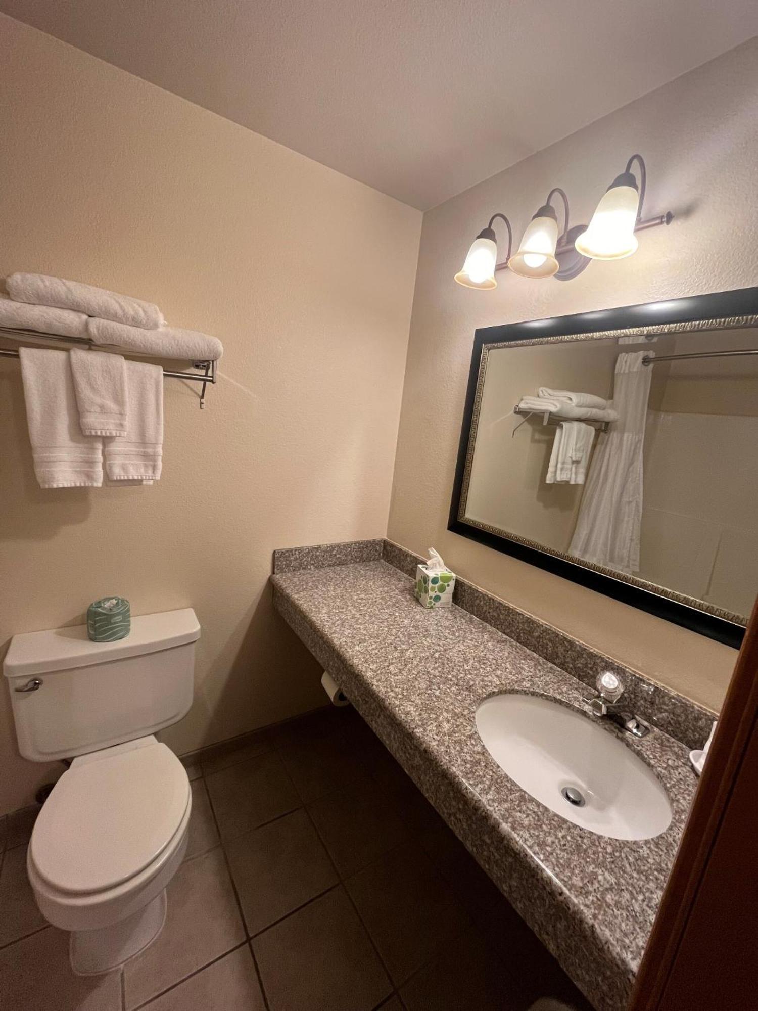 Seasons Motel 3*